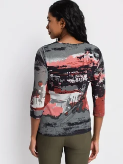 Semi-fitted 3/4 sleeve shirt