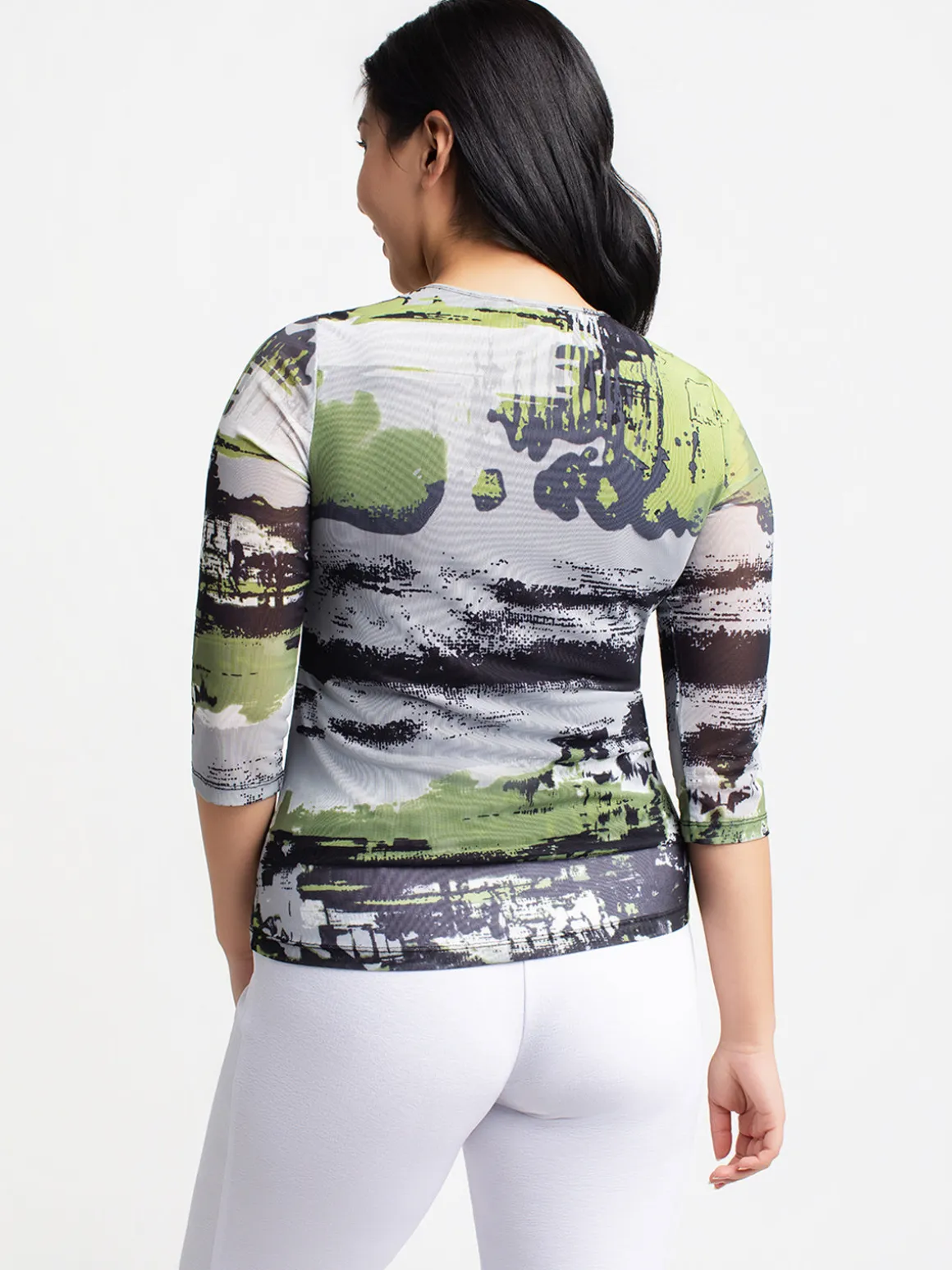 Semi-fitted 3/4 sleeve shirt