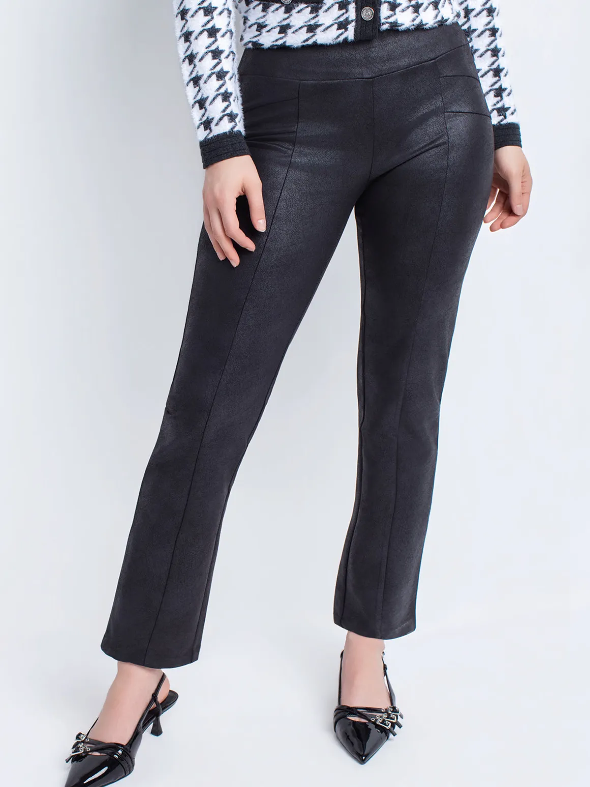 Semi-fitted straight pull-on pants - Petite