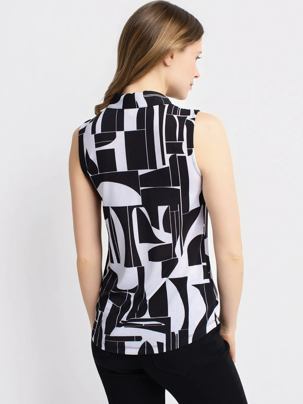 Semi-fitted tank top