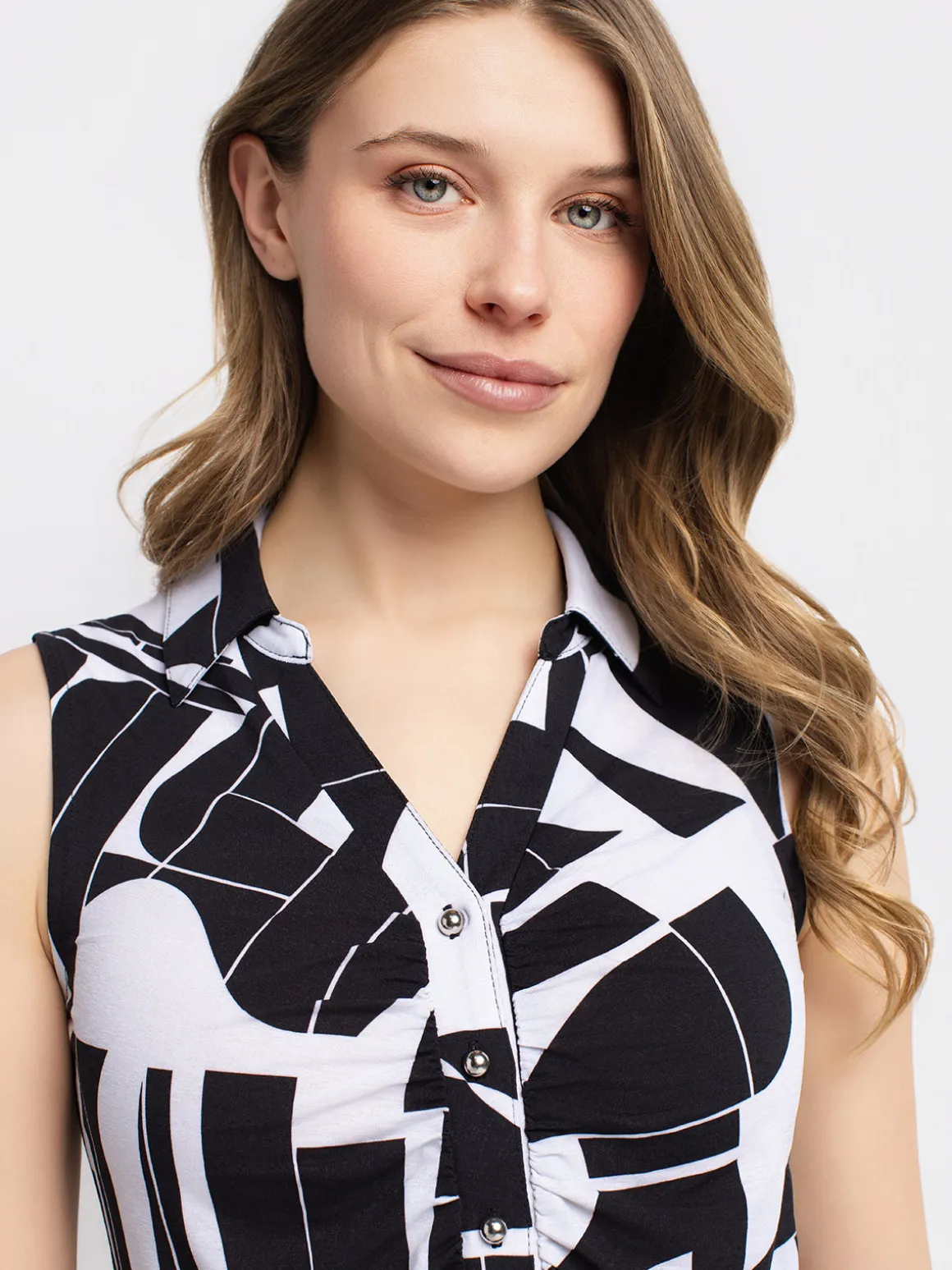 Semi-fitted tank top