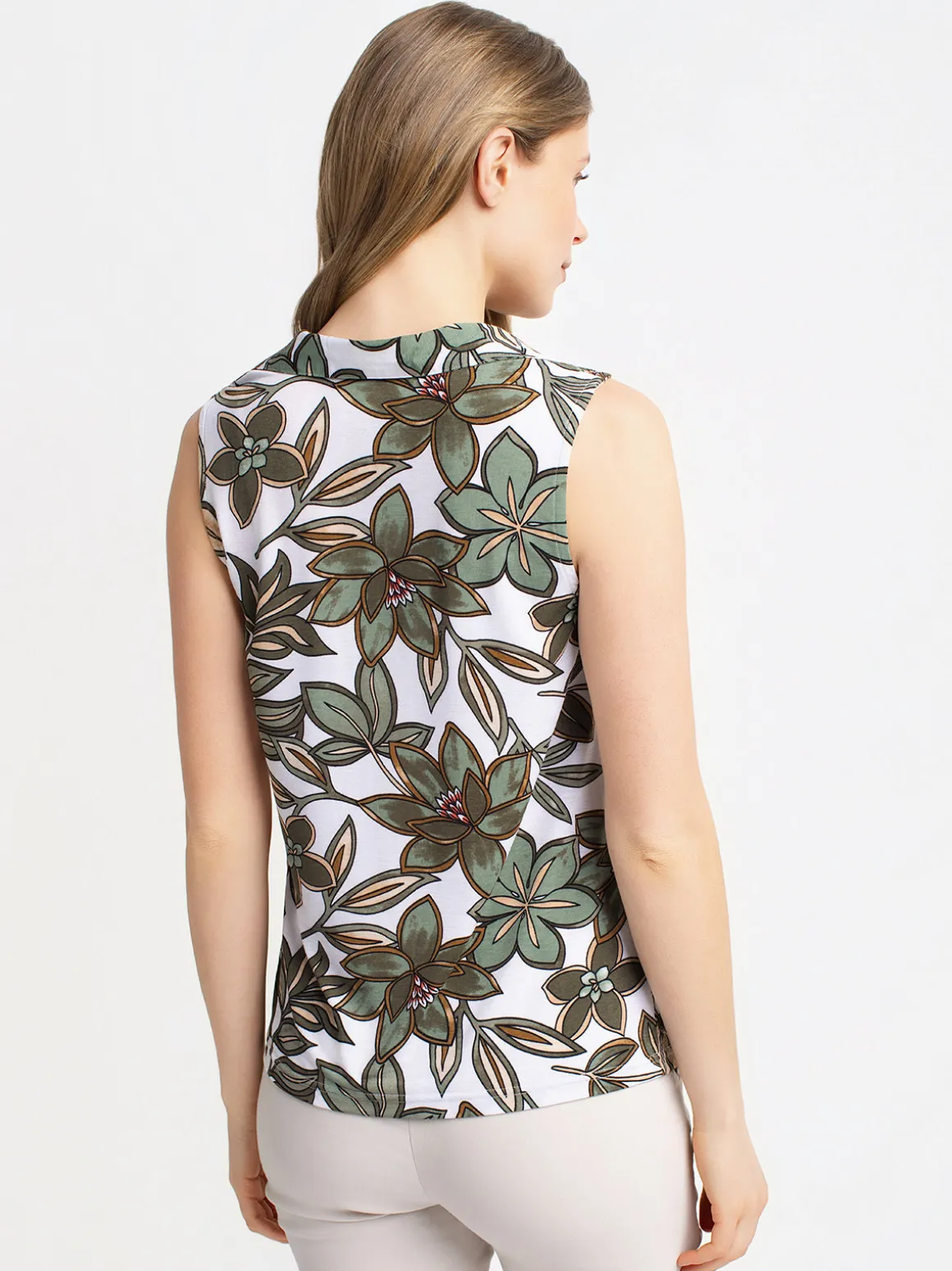 Semi-fitted tank top