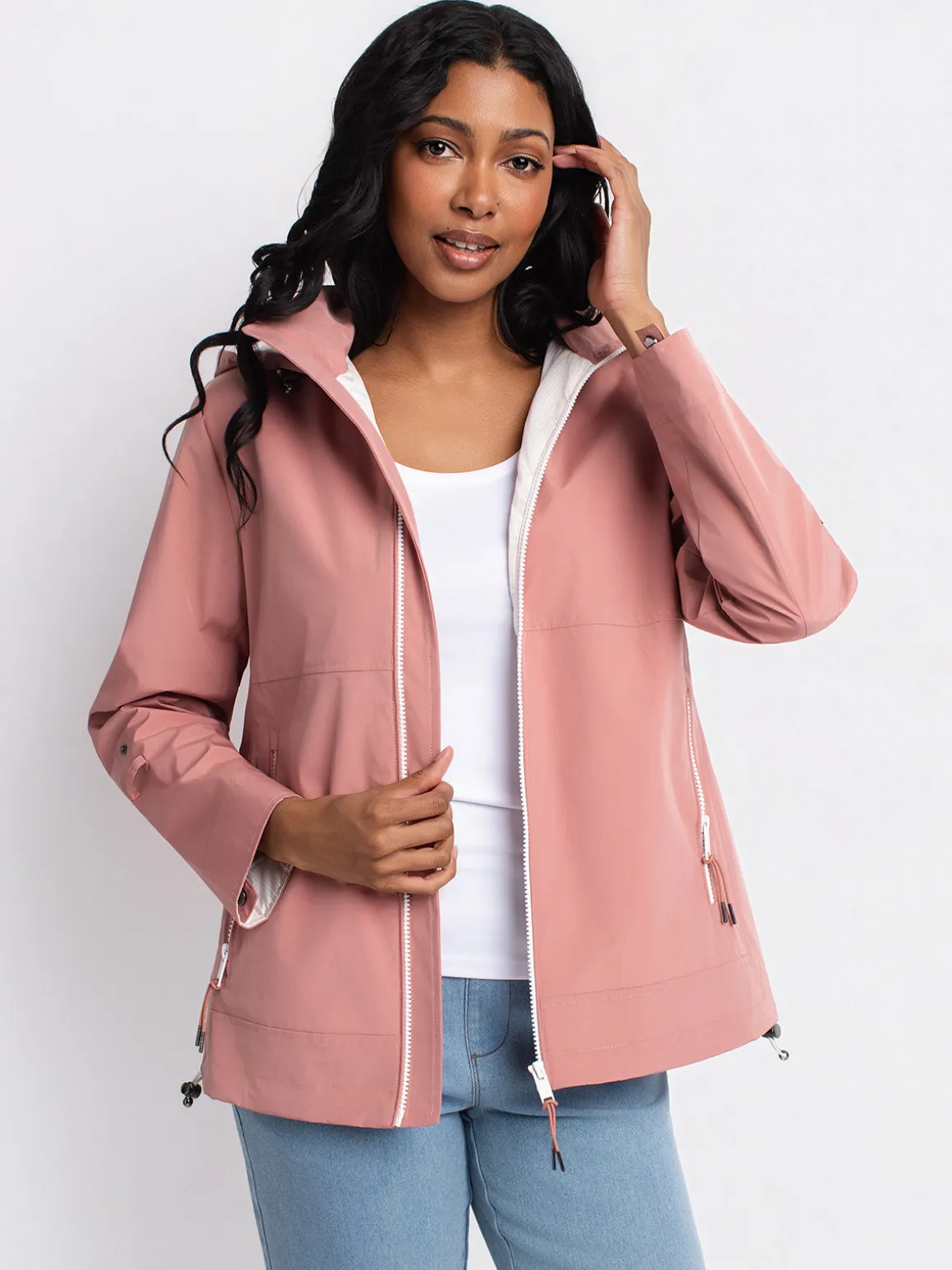 Short semi-fitted coat