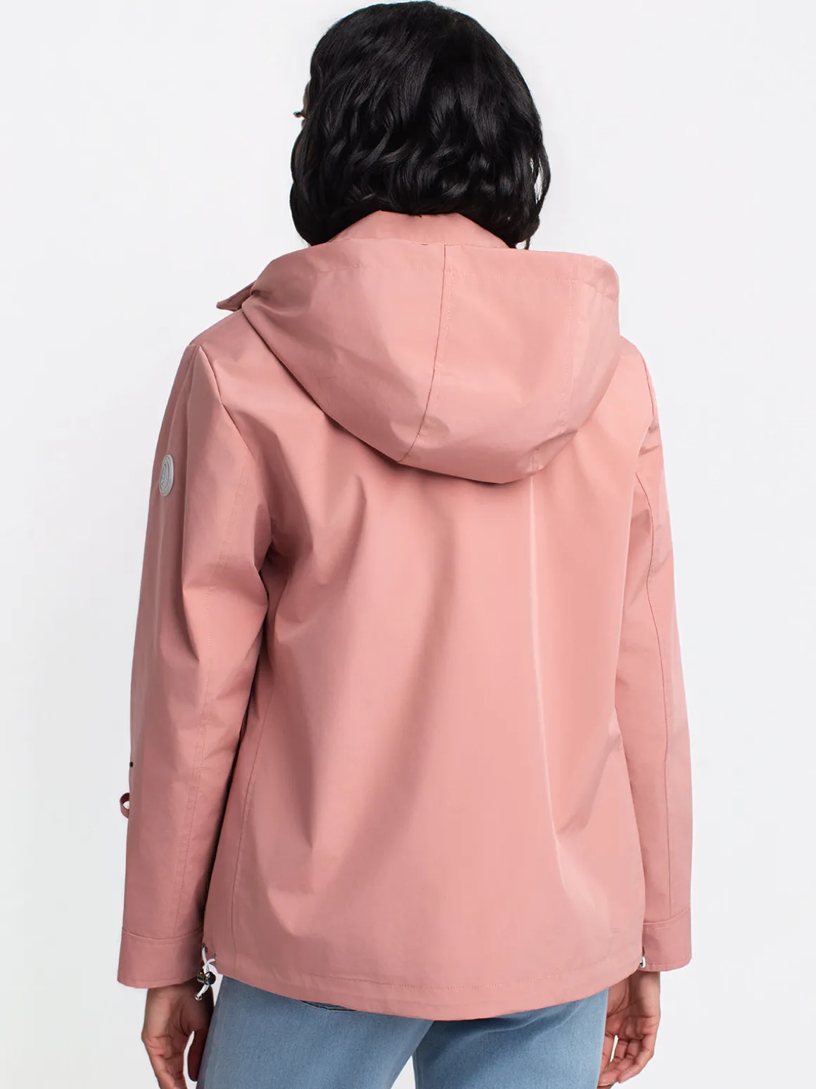 Short semi-fitted coat