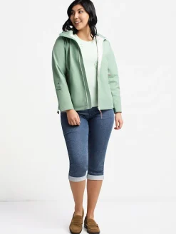 Short semi-fitted coat