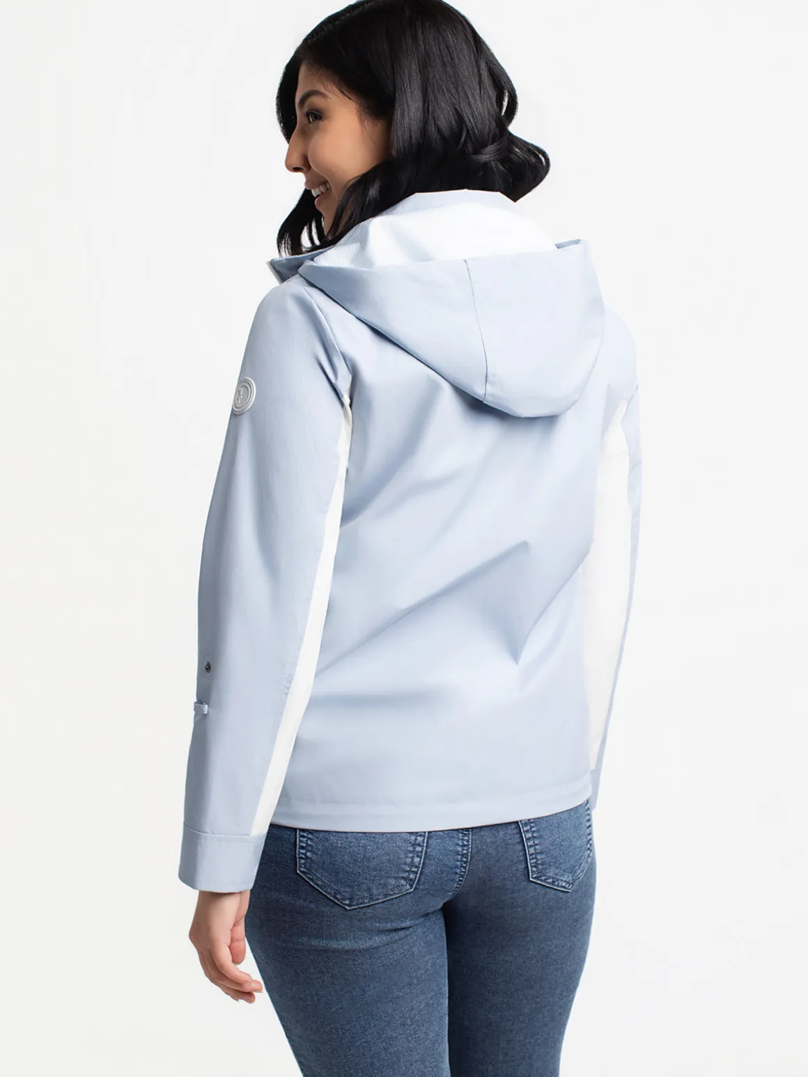 Short semi-fitted coat
