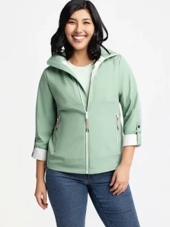 Short semi-fitted coat