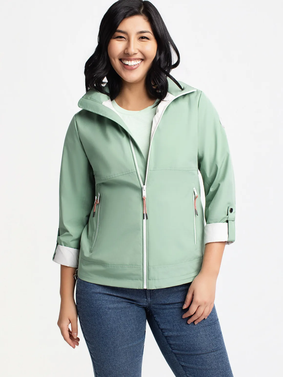 Short semi-fitted coat