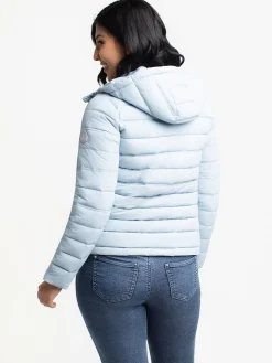 Short semi-fitted coat