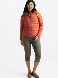 Short semi-fitted coat