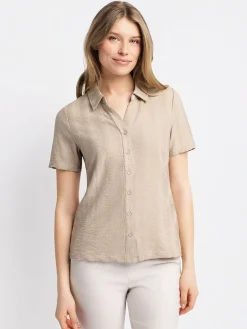 Short-sleeve semi-fitted blouse with buttons