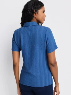 Short-sleeve semi-fitted blouse with buttons