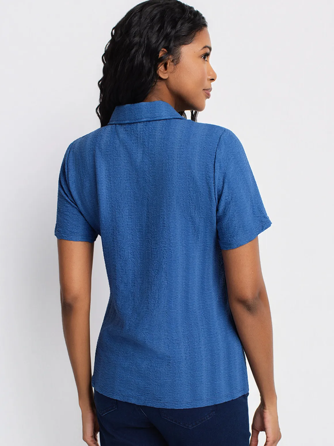 Short-sleeve semi-fitted blouse with buttons