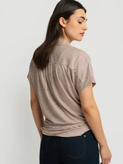 Short-sleeve semi-fitted blouse with buttons