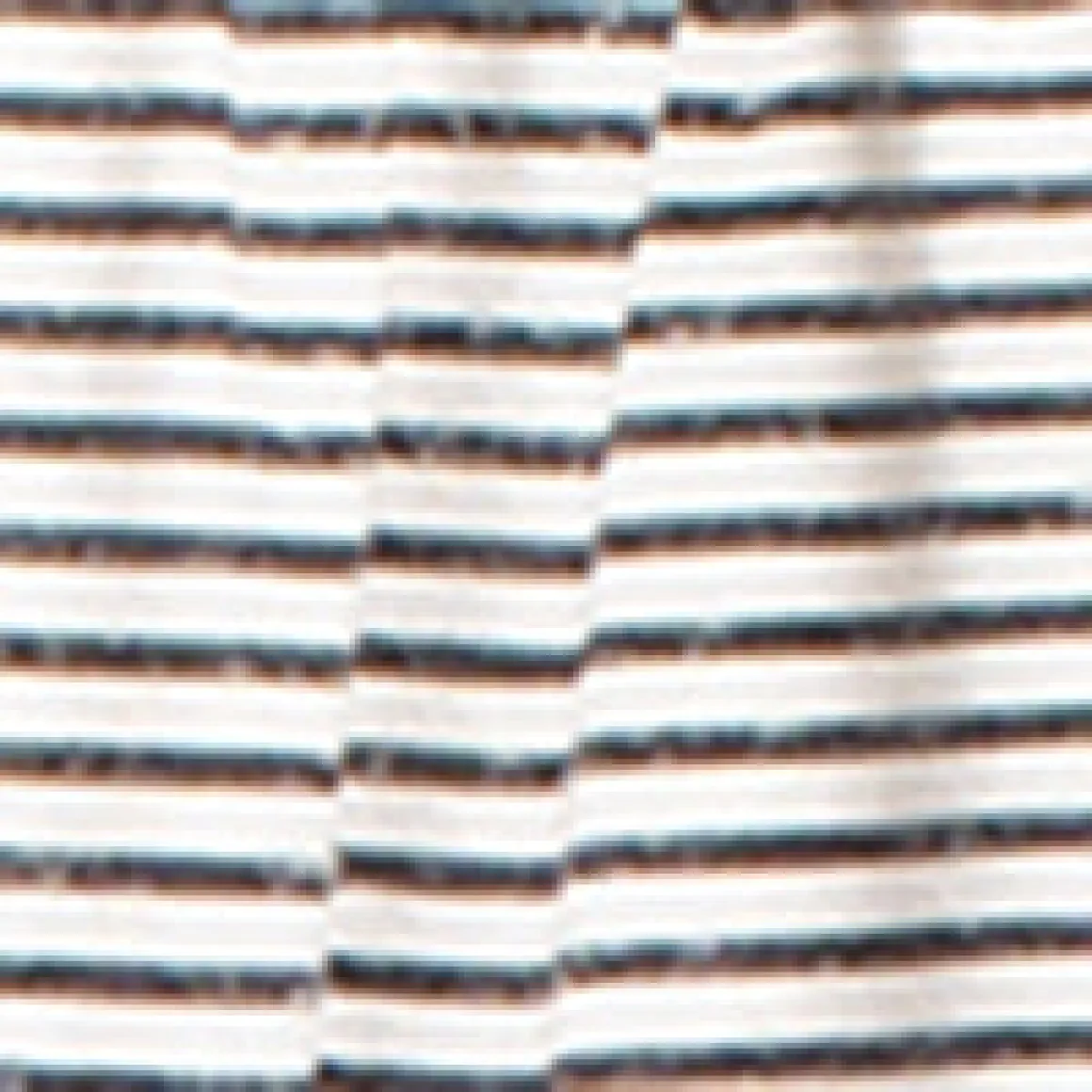 Short-sleeve semi-fitted blouse with buttons