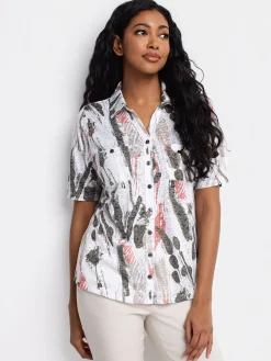 Short-sleeve semi-fitted blouse with buttons