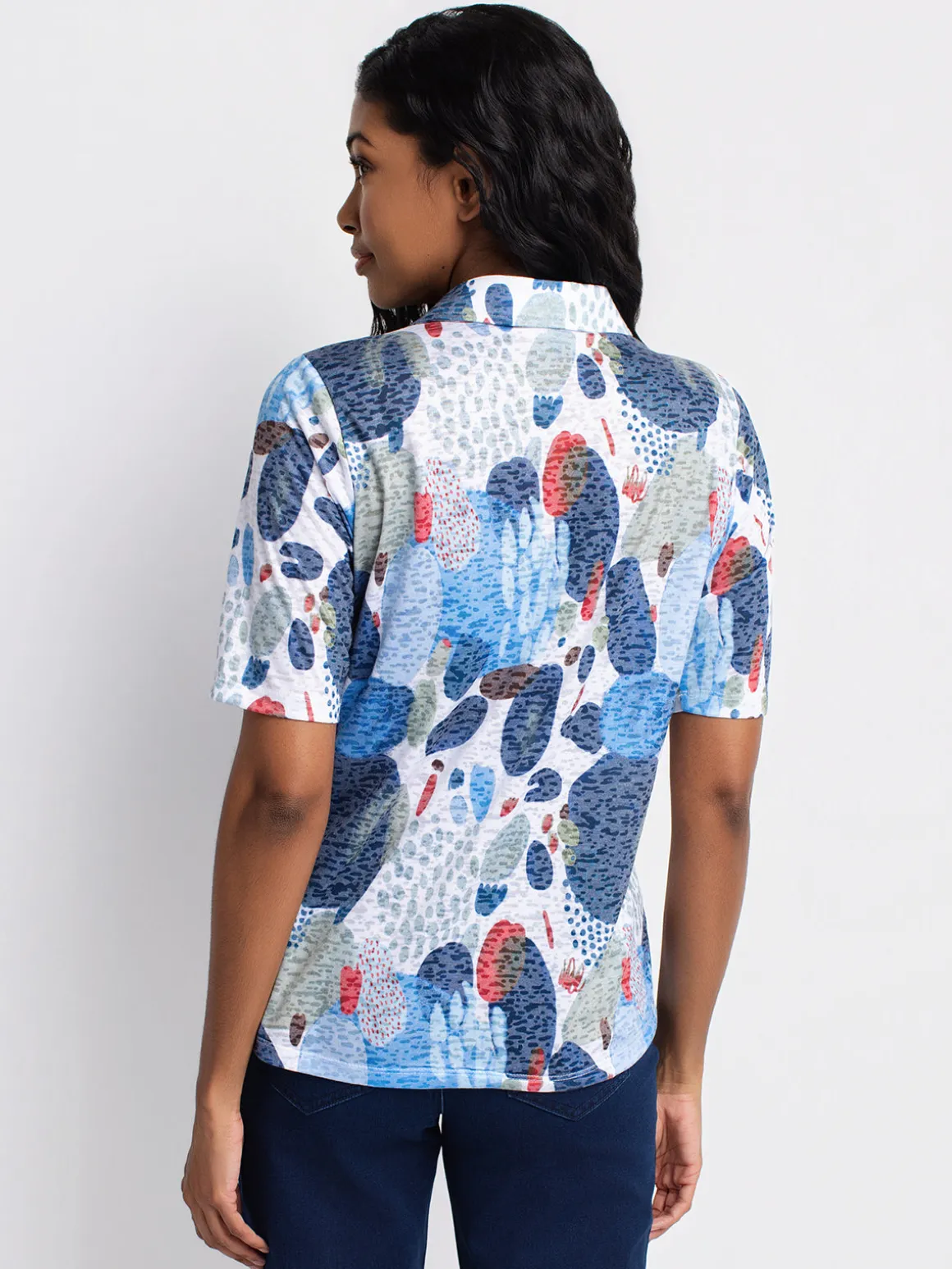 Short-sleeve semi-fitted blouse with buttons
