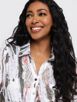 Short-sleeve semi-fitted blouse with buttons