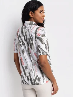 Short-sleeve semi-fitted blouse with buttons