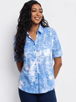 Short-sleeve semi-fitted blouse with buttons