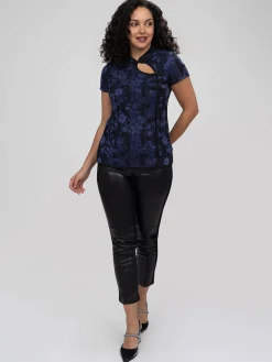 Short-sleeve semi-fitted t-shirt