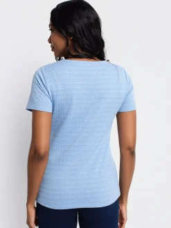 Short-sleeve semi-fitted t-shirt