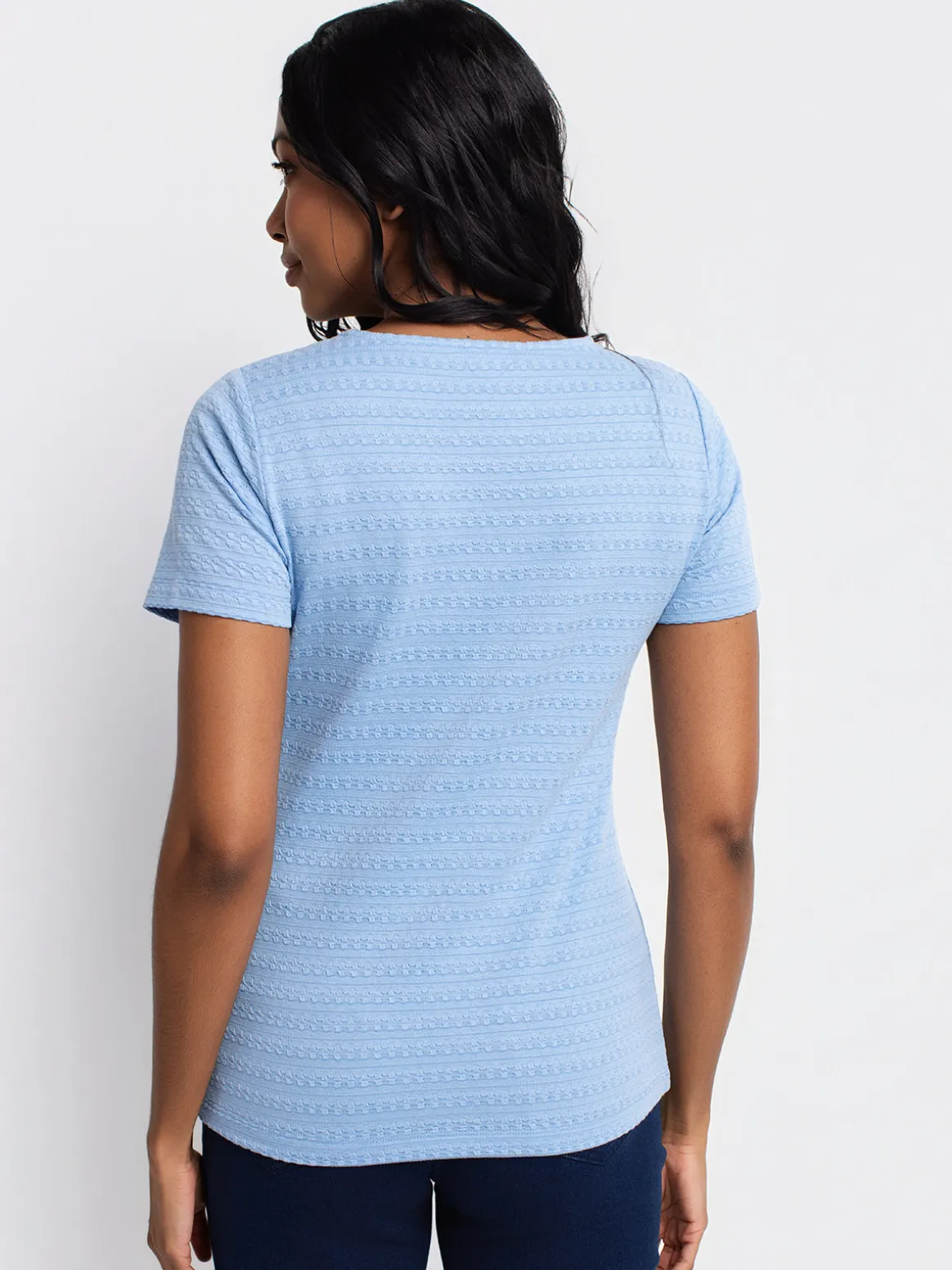 Short-sleeve semi-fitted t-shirt