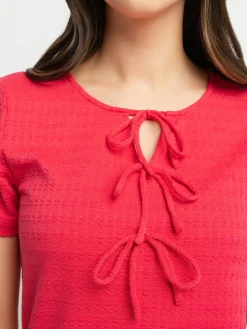 Short-sleeve semi-fitted t-shirt
