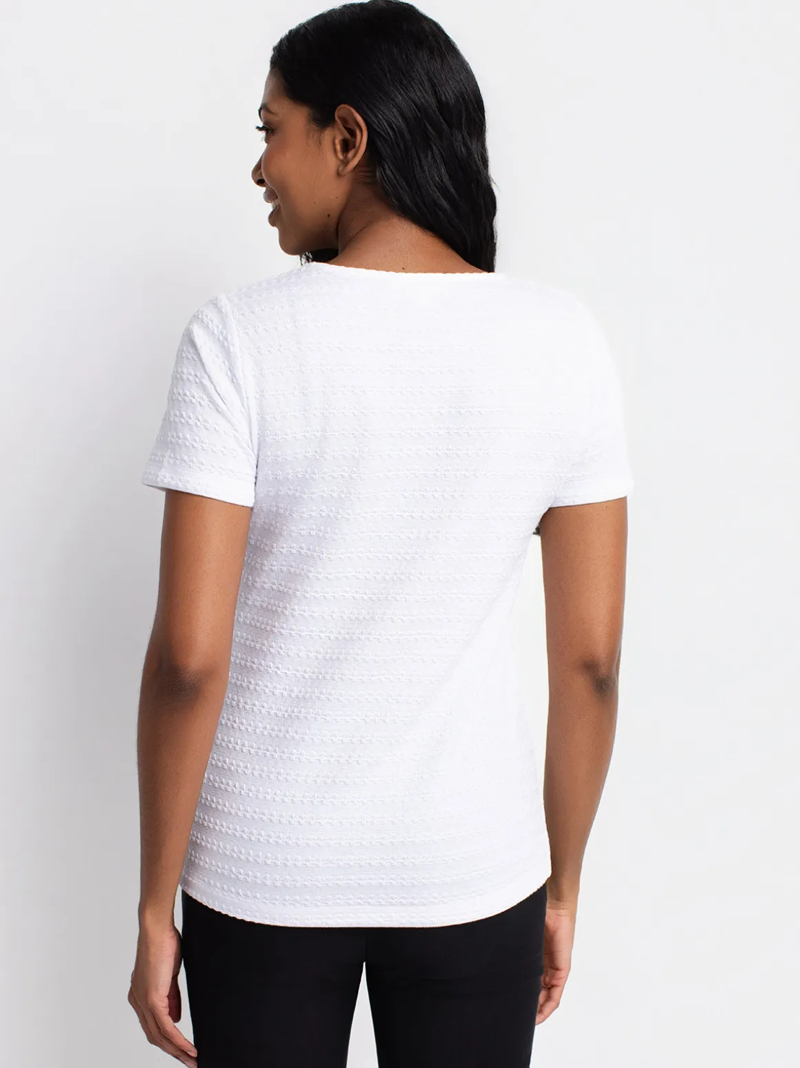 Short-sleeve semi-fitted t-shirt