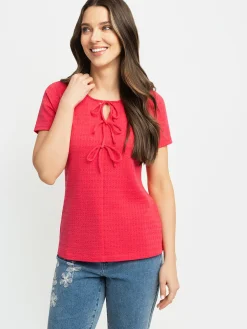 Short-sleeve semi-fitted t-shirt