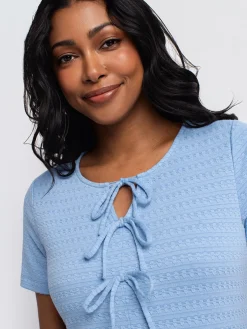 Short-sleeve semi-fitted t-shirt