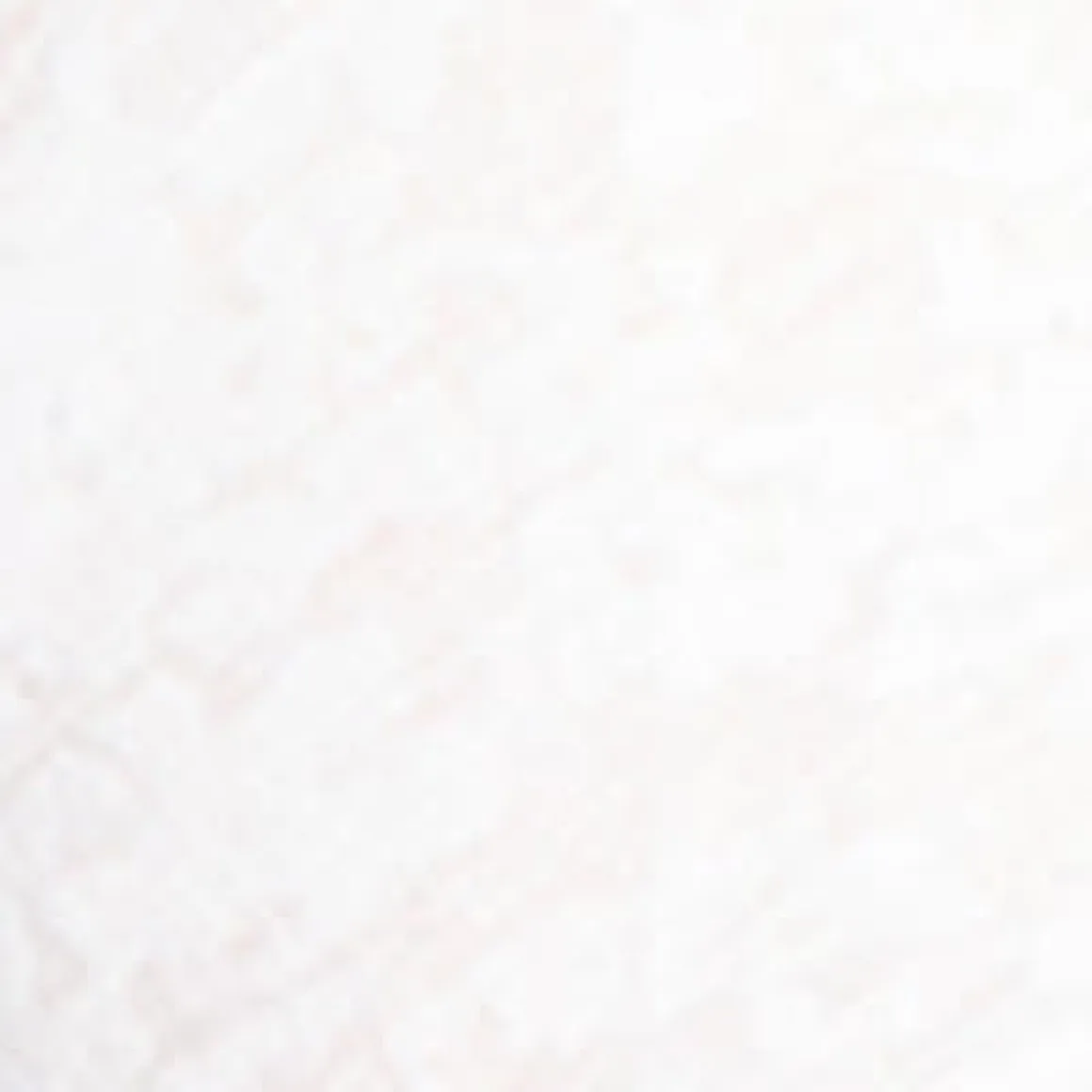 Short-sleeve semi-fitted t-shirt