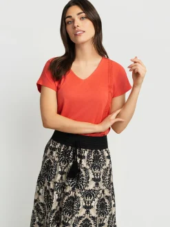 Short-sleeve semi-fitted t-shirt
