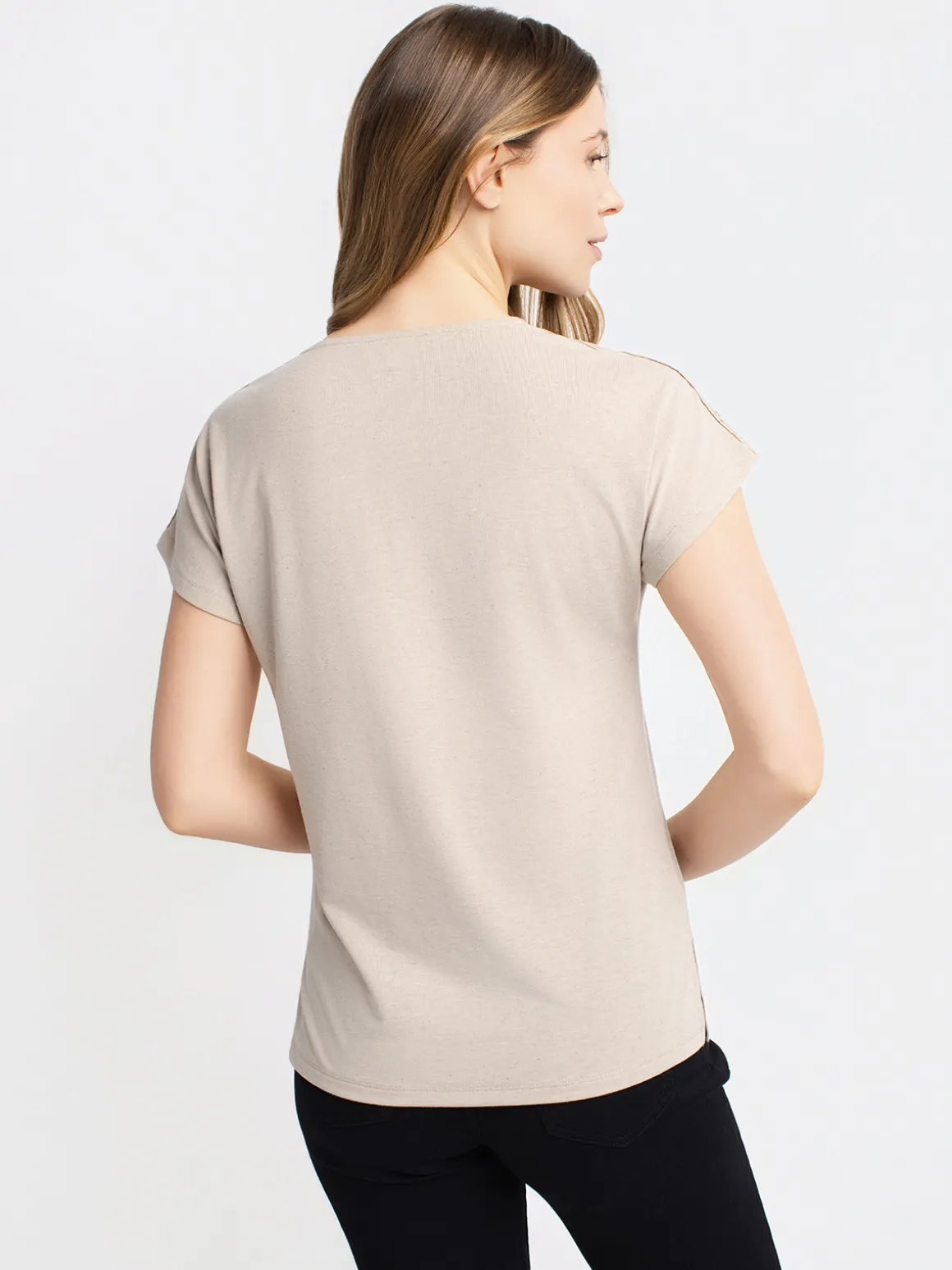Short-sleeve semi-fitted t-shirt