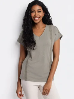 Short-sleeve semi-fitted t-shirt