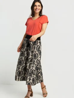 Short-sleeve semi-fitted t-shirt