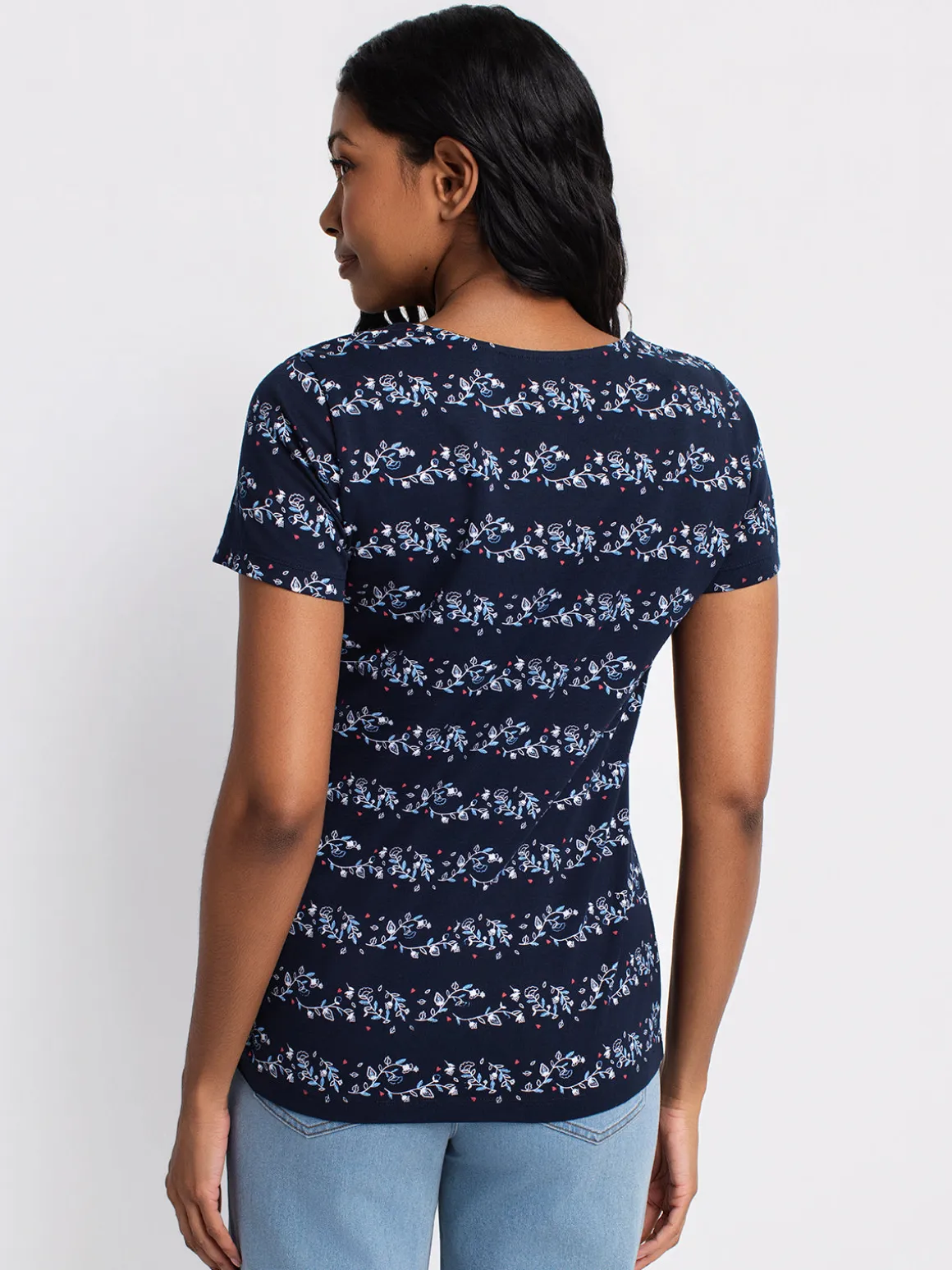 Short-sleeve semi-fitted t-shirt