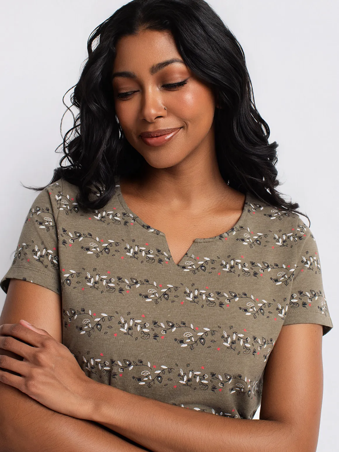 Short-sleeve semi-fitted t-shirt
