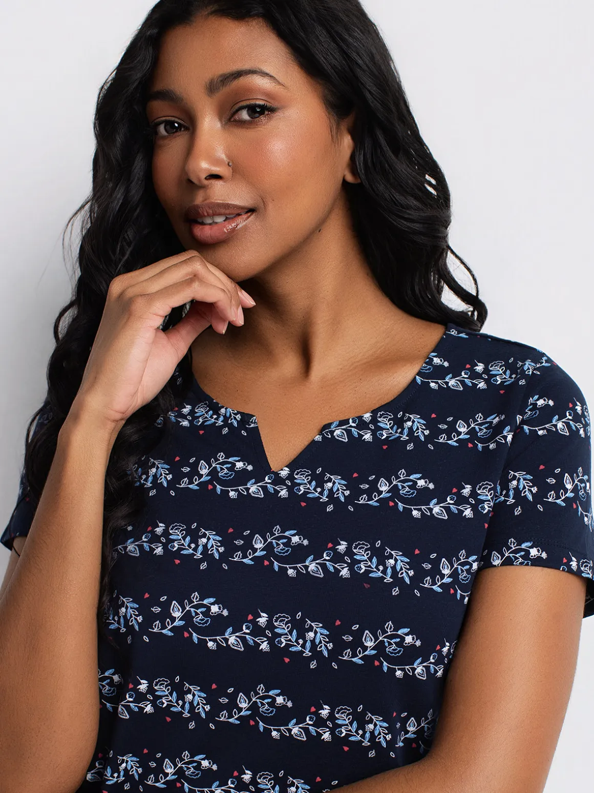 Short-sleeve semi-fitted t-shirt