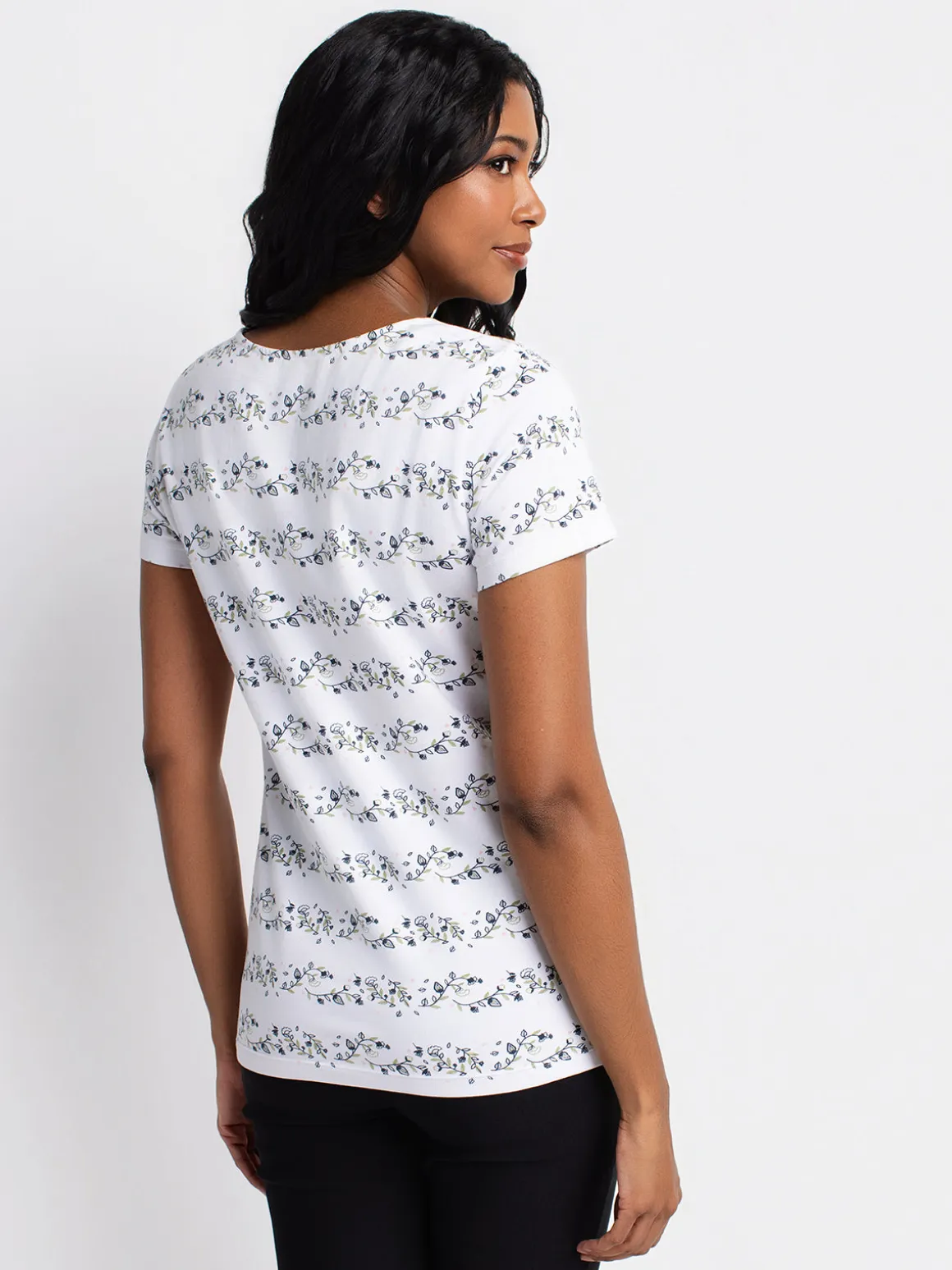 Short-sleeve semi-fitted t-shirt