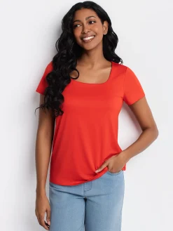Short-sleeve semi-fitted t-shirt