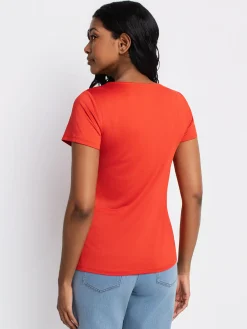 Short-sleeve semi-fitted t-shirt