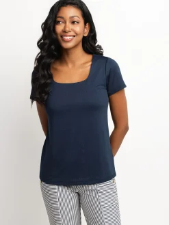 Short-sleeve semi-fitted t-shirt