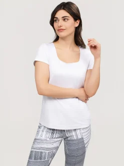 Short-sleeve semi-fitted t-shirt