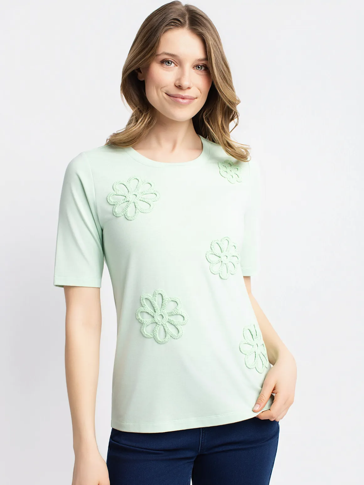 Short-sleeve semi-fitted t-shirt