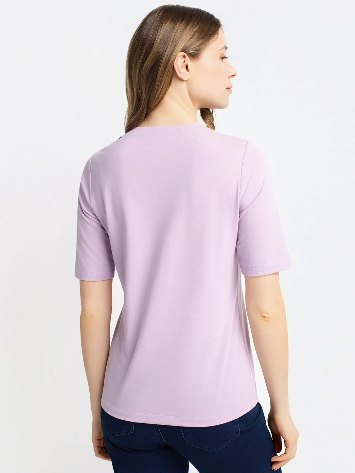 Short-sleeve semi-fitted t-shirt