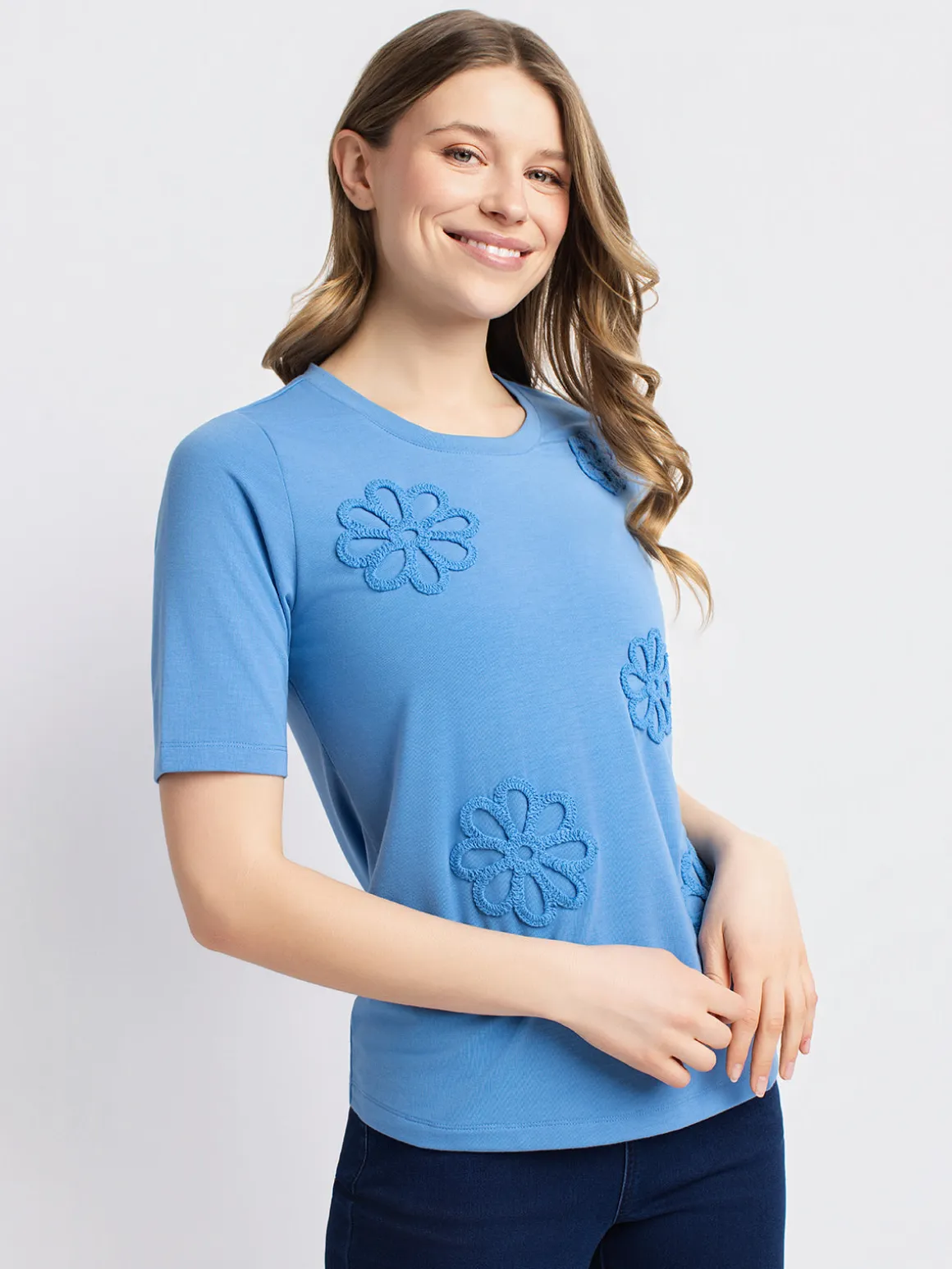 Short-sleeve semi-fitted t-shirt