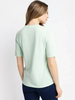 Short-sleeve semi-fitted t-shirt