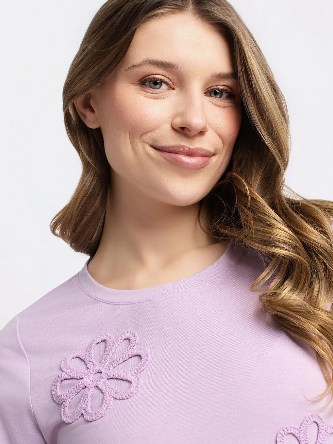 Short-sleeve semi-fitted t-shirt