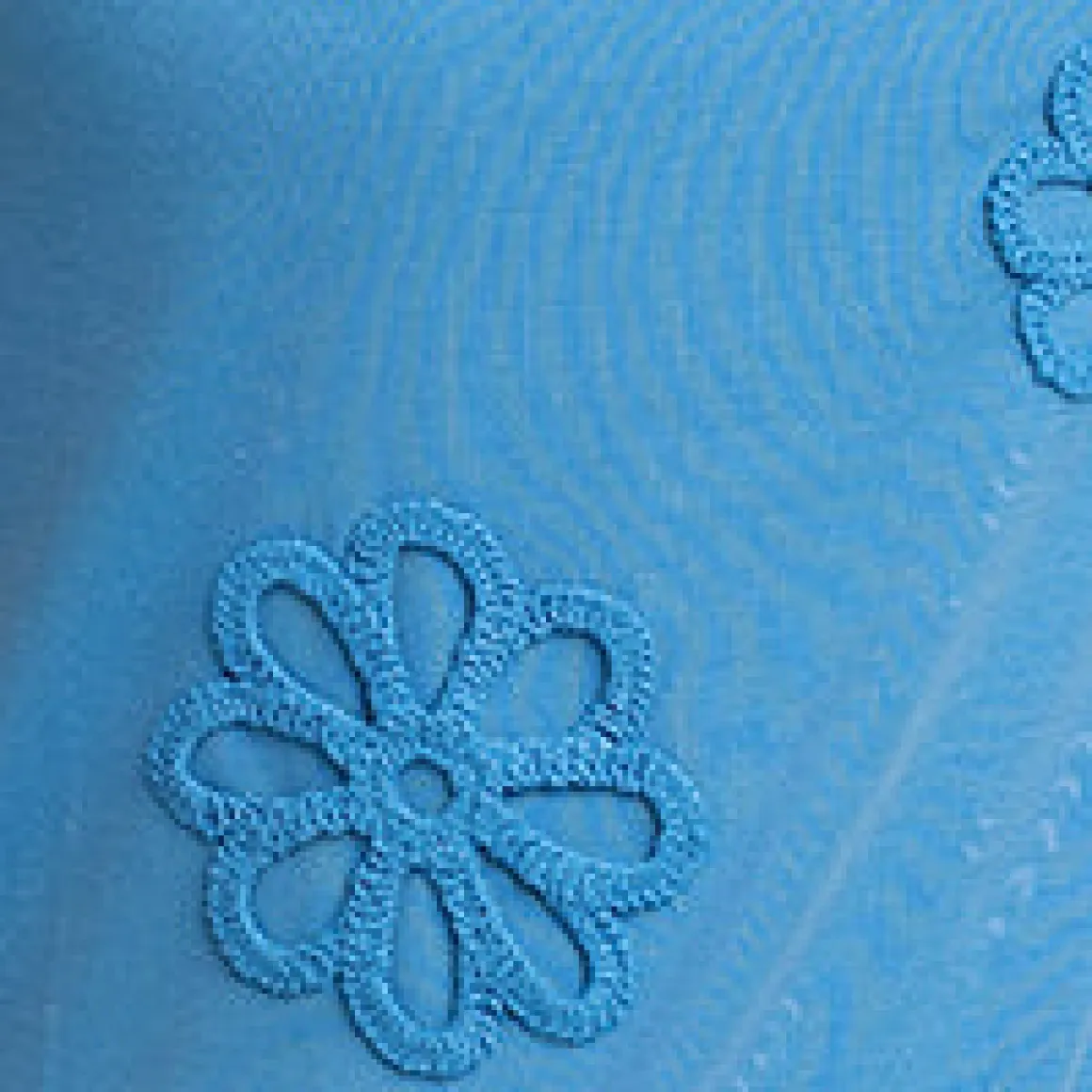 Short-sleeve semi-fitted t-shirt